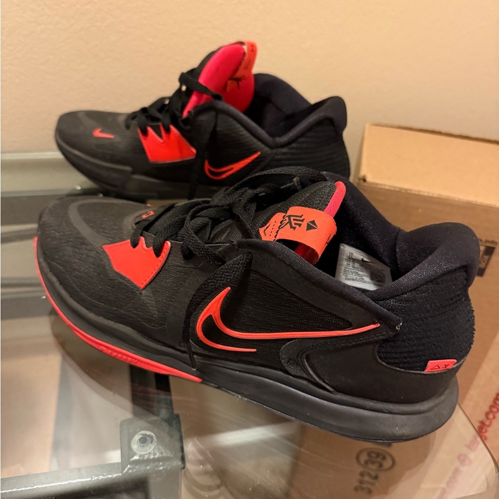 Nike kyrie low 5 Black and Bright Red Sneakers size 11